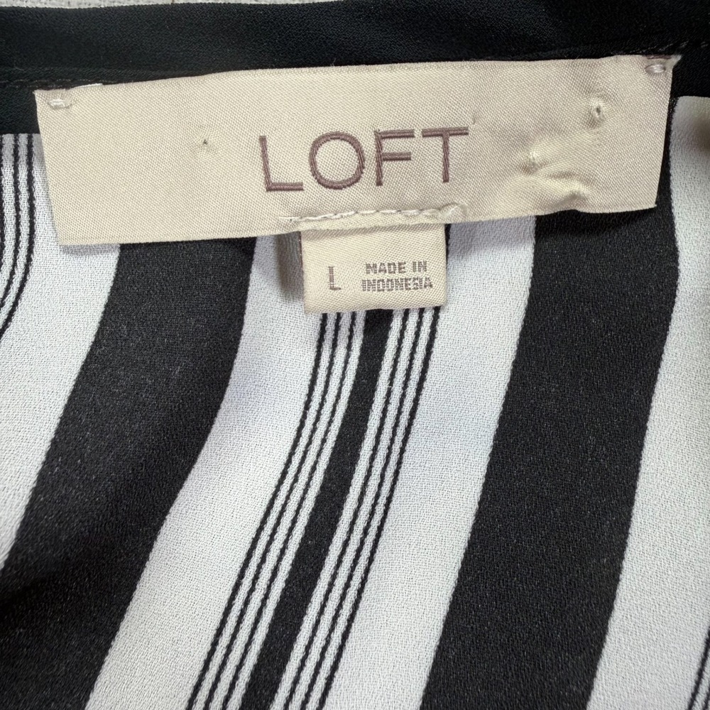 LOFT Blouse Womens Large Good Black White Striped Tiered Bell Sleeve Crew Neck - Picture 4 of 7
